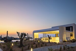 Ideally located, just moments away from essential amenities. - Kora Villa - A Slow Living Wellness by etouri (Chania)
