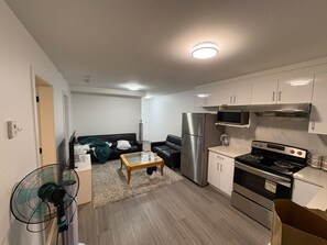 Unclassified image, 2 of 7, button - A secondary 2 bedroom guest suite (Surrey)