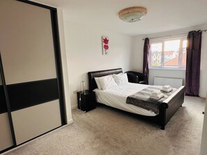 Room - 5BedHouse near EdinburghAirport (West Lothian)