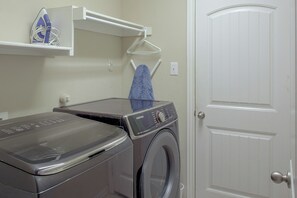 A laundry area with a washing machine, a dryer, and a hanging rack. - Lewisville Lake Escape, 4 Mi to Boat Ramp (Little Elm)