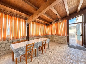Autumn, Dining Room, Spring, Summer - Vacation Home in Comiso with 5 bedrooms sleeps 15 (Comiso)