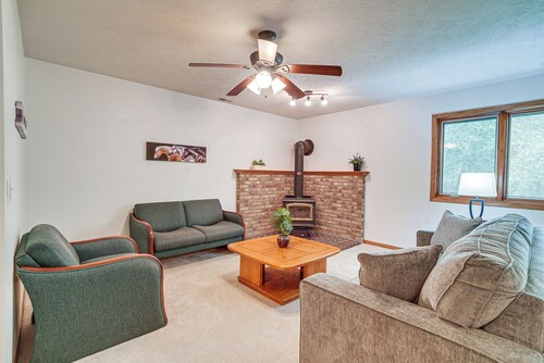 3 King Beds! Family-Friendly Lincoln Gem