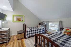 A bedroom with two single beds, a desk, a chair, a window, and a mirror. - 3 Blocks to the Slopes! Sugar Mtn Ski Condo (Sugar Mountain)