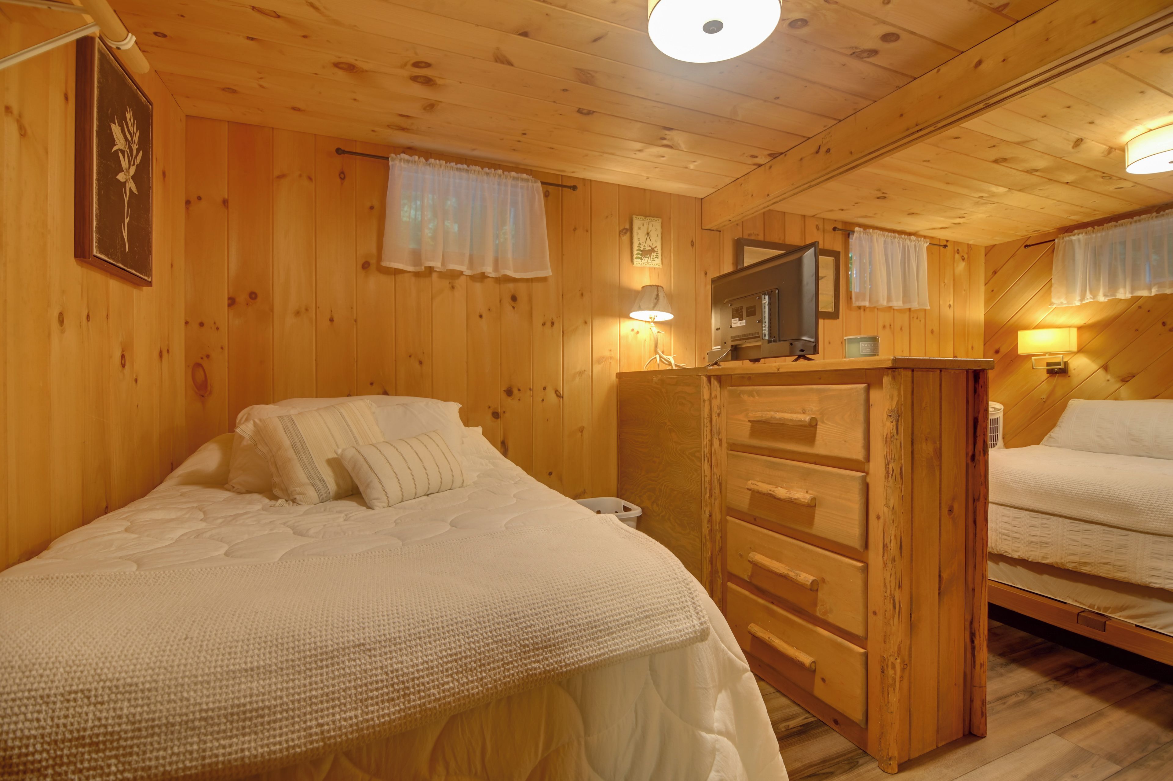 Bedroom | King Bed | Full Bed