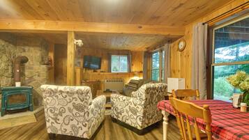 Living Room | Open Interior | Dining Table