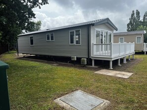 Exterior - Robins Retreat Luxurious New Static  2 Bed/2 Bath Caravan on Rockley Park Poole (Poole)