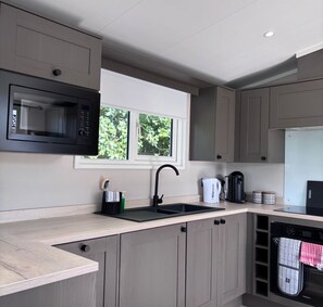Unclassified image, 5 of 18, button - Robins Retreat Luxurious New Static  2 Bed/2 Bath Caravan on Rockley Park Poole (Poole)
