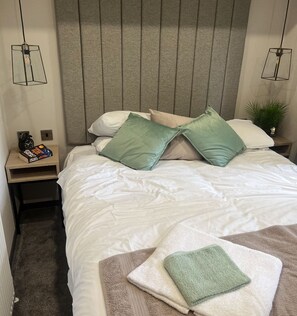 Room - Robins Retreat Luxurious New Static  2 Bed/2 Bath Caravan on Rockley Park Poole (Poole)