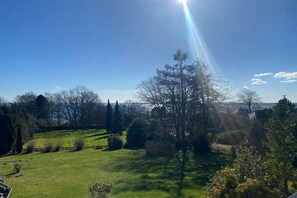 A grassy landscape with trees and a clear sky. - Holiday home with 3 bedrooms (Sierksdorf)