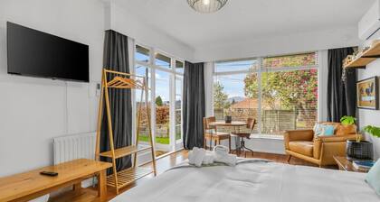 Rotorua Studio Haven with King Bed, AC & BBQ