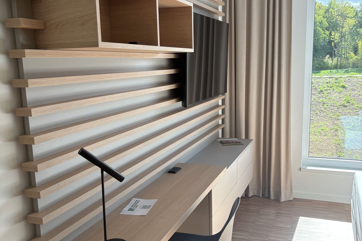 Einzelzimmer, Flussblick | Zimmersafe, Schreibtisch, kostenloses WLAN