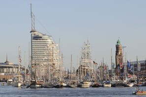 Luokittelematon kuva, 5 kautta 13, painike