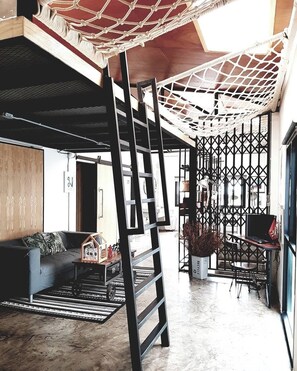 Ảnh chưa phân loại, 2 trong số 8 ảnh, nút