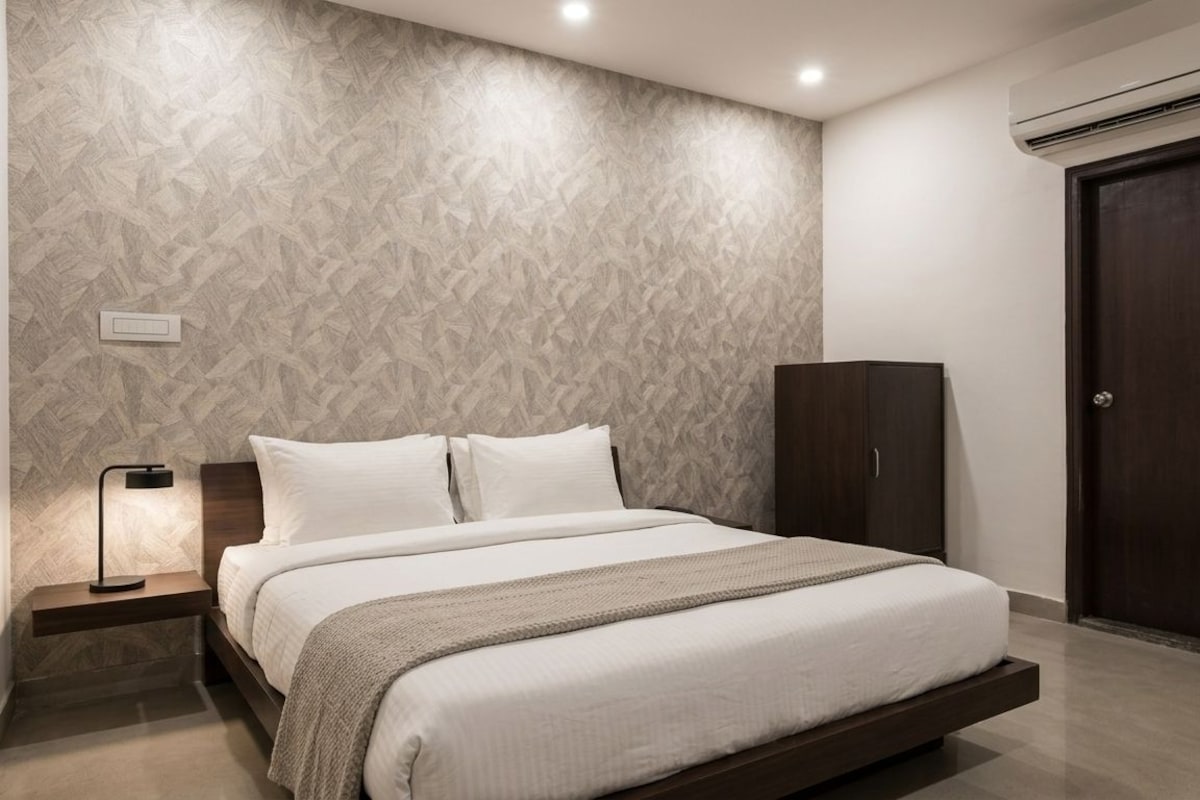 Deluxe Double Room | In-room safe, blackout curtains, soundproofing