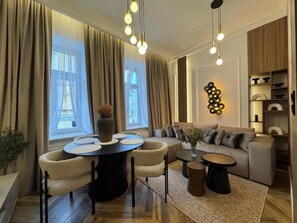 Ảnh chưa phân loại, 2 trong số 6 ảnh, nút