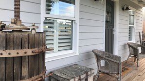 Unclassified image, 3 of 10, button - Windmill Cottage for Couples lookingfor an escape on The Mornington Peninsula (Moorooduc)