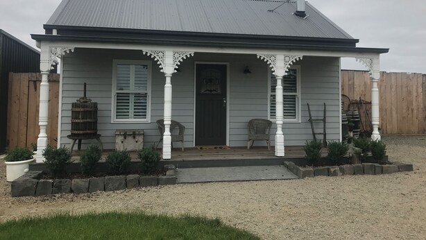 Unclassified image, 1 of 10, button - Windmill Cottage for Couples lookingfor an escape on The Mornington Peninsula (Moorooduc)