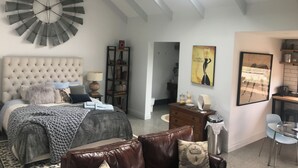 Unclassified image, 2 of 10, button - Windmill Cottage for Couples lookingfor an escape on The Mornington Peninsula (Moorooduc)