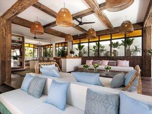 Ảnh chưa phân loại, 2 trong số 68 ảnh, nút