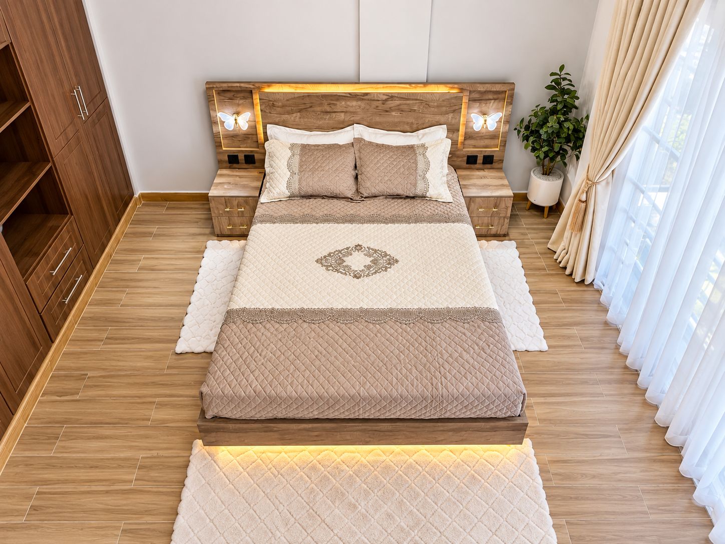 Une chambre à coucher comprenant un lit, des tables de chevet, une commode, une armoire et une plante en pot.