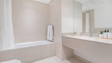 Apartment, Balcony | Bathroom
