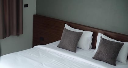 Thezen Hotel