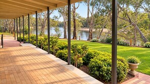 A covered walkway with a view of a river and greenery. - Bob's River House | Murray Riverfront & Views (Ulupna)