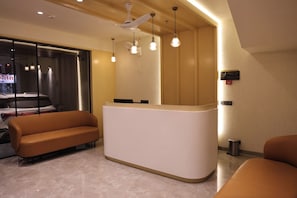 Quầy tiếp tân
