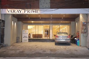 Unclassified image, 4 of 57, button - Varay Prime (Ujjain)
