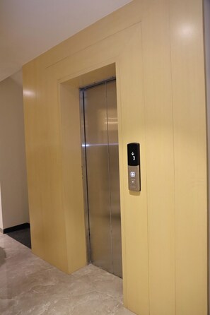 An elevator with a control panel and a metallic door. - Varay Prime (Ujjain)