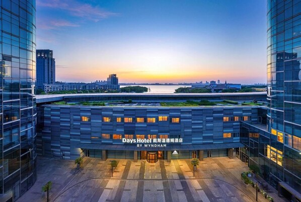 Unclassified image, 1 of 42, button - Days Hotel by Wyndham Suzhou Dushu Lake (Suzhou)