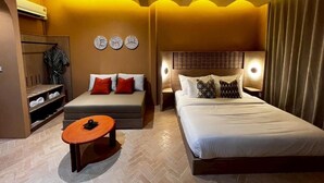 A hotel room with a bed, a sofa, a small table, and a wall clock. - Lazula Resort Chiangmai (Mae On)