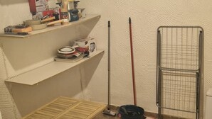 Unclassified image, 2 of 12, button - Temporary Housing in Oppenheim (Oppenheim)