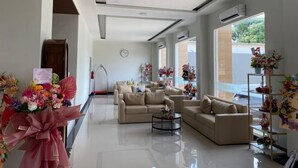 Unclassified image, 4 of 19, button - The Aldener (Bandar Lampung)