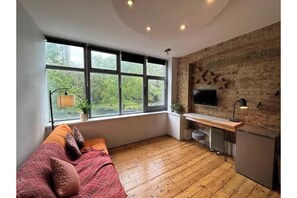 Unclassified image, 3 of 10, button - Bright Flat in Islington (London)