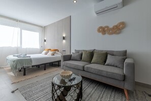 Living room - Housing Atarazanas by Sharingco (Málaga)
