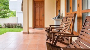 Unclassified image, 3 of 41, button - Villa Nira (Galle)
