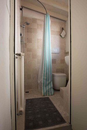 Unclassified image, 3 of 8, button - Penthouse apartment with a terrace overlooking the Duomo (Firenze)