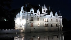 A large, illuminated castle-like building with multiple towers and windows. - Bed and Breakfast 'Chambre Anis' with Shared Garden and Wi-Fi (Cheillé)