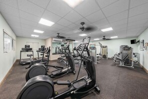 A gym with treadmills, elliptical machines, and weight machines. - 3x2BR ¼ mi to Kam 1 Beach, Pool, Hot Tub, Gym, BBQ (Kihei)