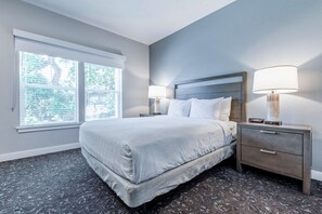 Room - Professionally managed 3BR Condo, Pool, Fireplace, BBQ (Windsor)