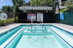 Pool - Professionally managed 3BR Condo, Pool, Fireplace, BBQ (Windsor)