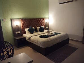 Unclassified image, 5 of 45, button - Yes Hotel (Rishikesh)