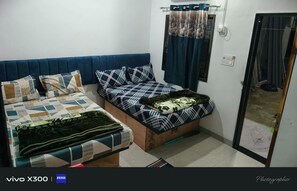 Unclassified image, 3 of 14, button - Maharudra Residency Homestay (Verul)