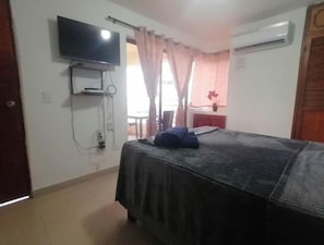 Room - LINDA VISTA, Oceanfront, 1 block from Ciudad Amurallada (Cartagena de Indias)