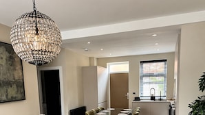 Unclassified image, 2 of 12, button - Nr Airport, Sleeps 6, 5 Beds, Private Parking (Stockport)