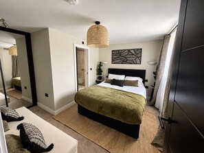 Unclassified image, 5 of 12, button - Nr Airport, Sleeps 6, 5 Beds, Private Parking (Stockport)