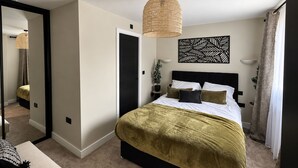 Unclassified image, 4 of 12, button - Nr Airport, Sleeps 6, 5 Beds, Private Parking (Stockport)