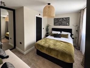 Unclassified image, 4 of 12, button - Nr Airport, Sleeps 6, 5 Beds, Private Parking (Stockport)