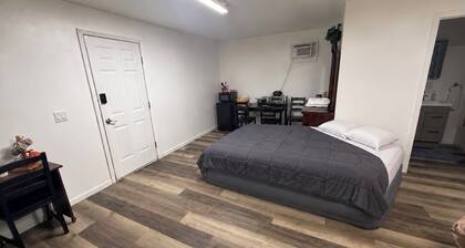 The Four Doors Traveler’s Studio-WIFI in Oak Grove